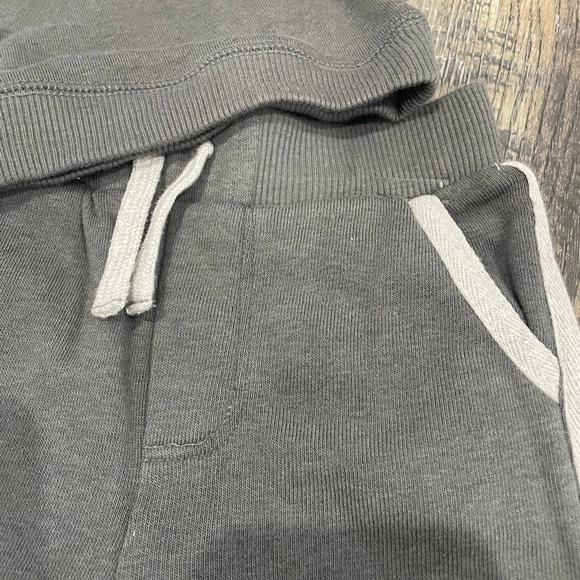 NWT SPLENDID: 3-6 boys track suit - Picture 2 of 4